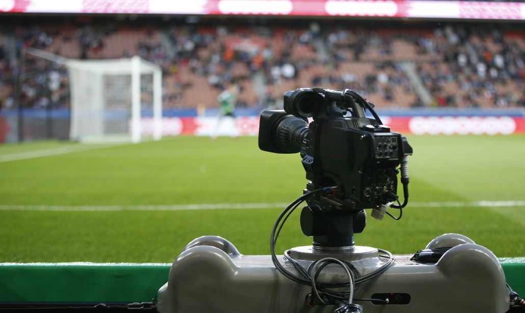 Sono ancora rimasti da assegnare i diritti TV della Serie A del triennio 2018/21. Si valutano diverse ipotesi, tra cui un canale ufficiale della lega. Foto: KENZO TRIBOUILLARD/AFP/Getty Images.