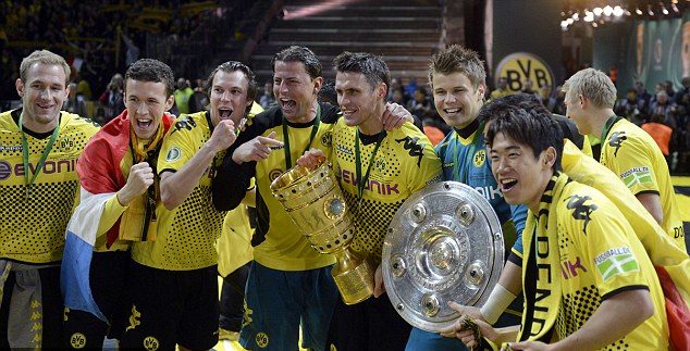 Il Borussia Dortmund che completò il Double nella stagione 2011/12, vincendo la finale Coppa di Germania per 5-2 sul Bayern Monaco. Fu il terzo titolo nella carriera di Mario Gotze. Foto: AFP/Getty Images.