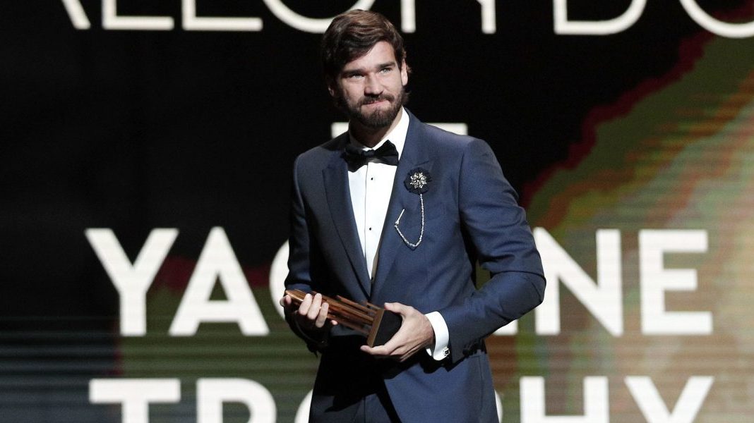 Alisson Becker, vincitore del primo Trofeo Yashin. Foto: EFE.