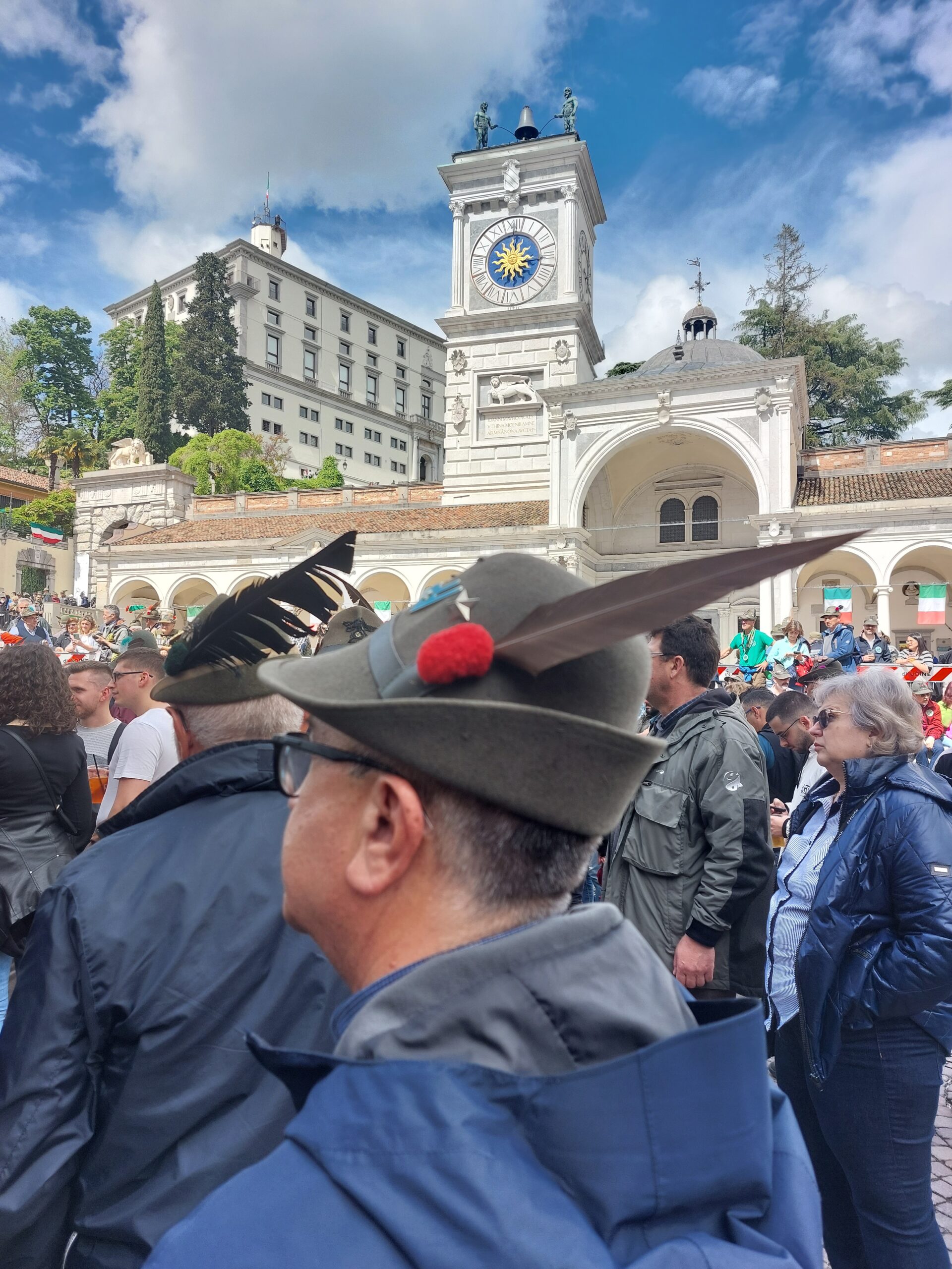 Sfogliate la nostra galleria della 94ª Adunata Nazionale Alpini!