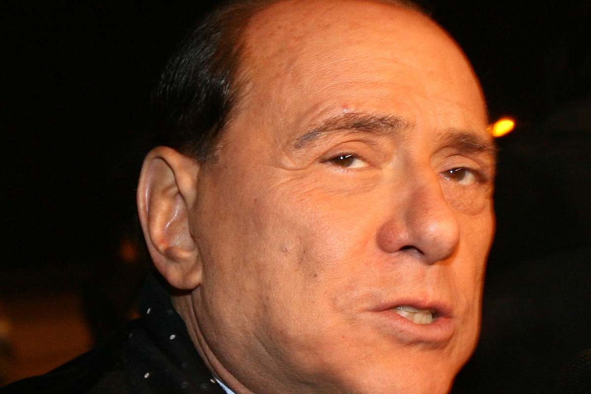 Rapper escluso da Love Mi dopo l'attacco a Berlusconi