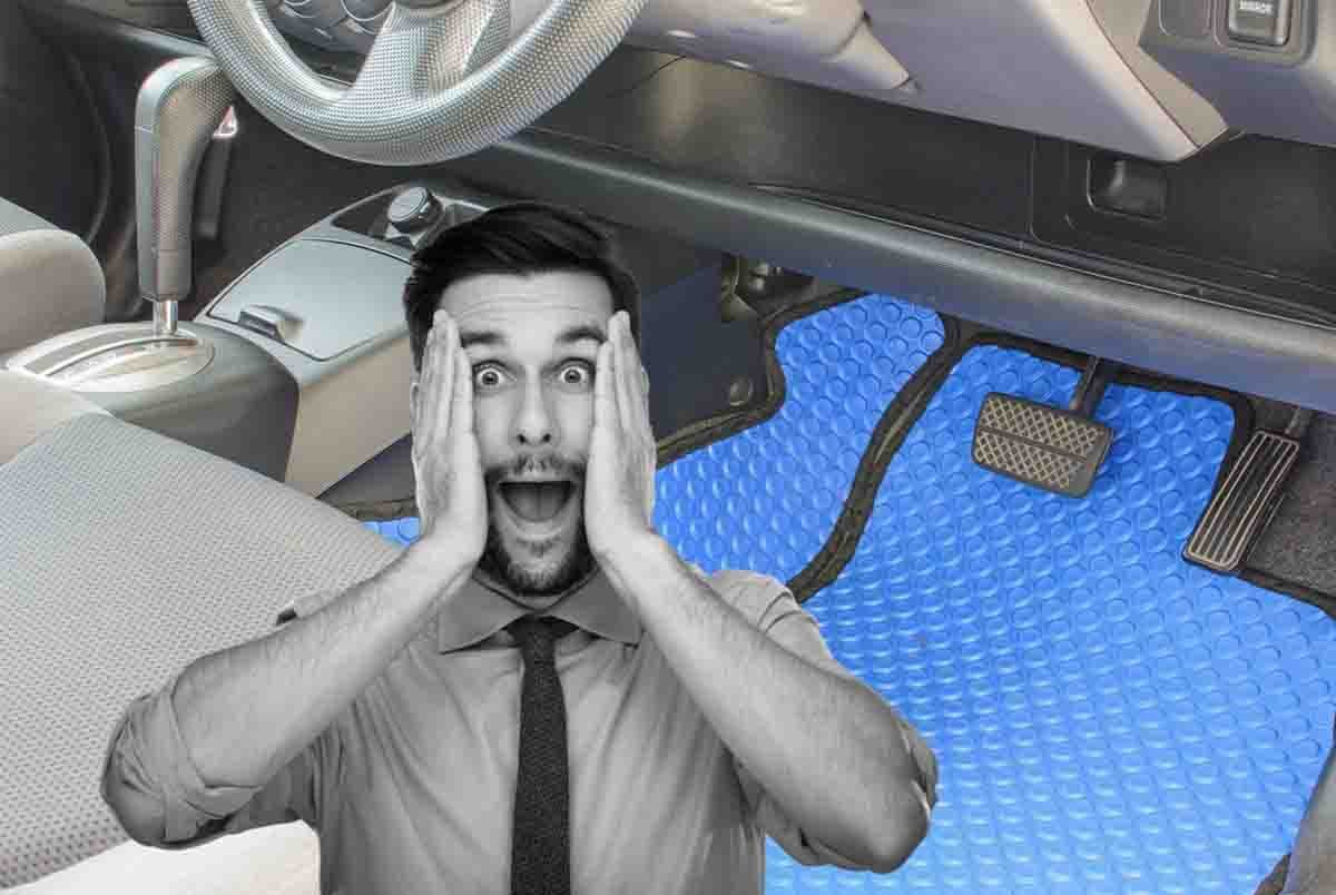 I tappetini dell'auto possono diventare pericolosi