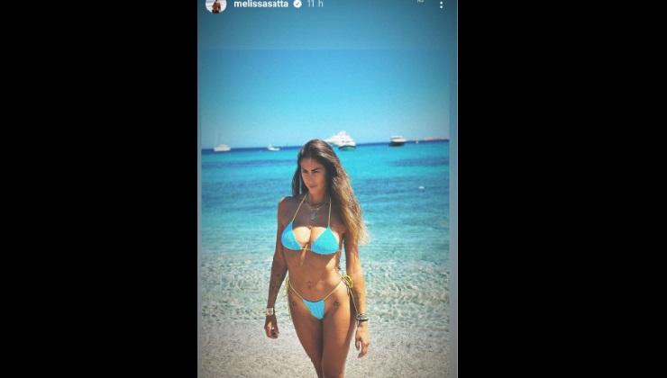 Melissa Satta micro bikini