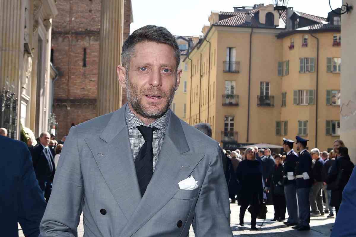 Lapo Elkann paparazzato in vacanza