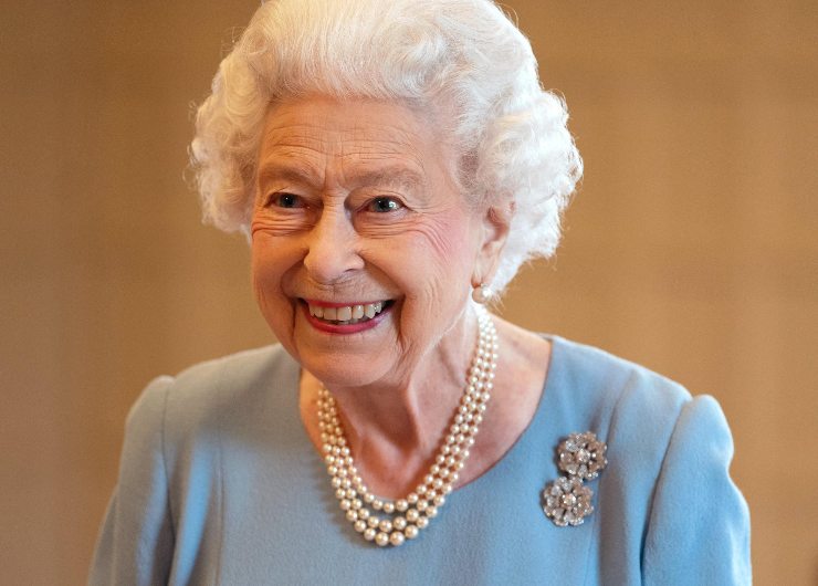 Regina Elisabetta, dove è finita la sua collana di perle 