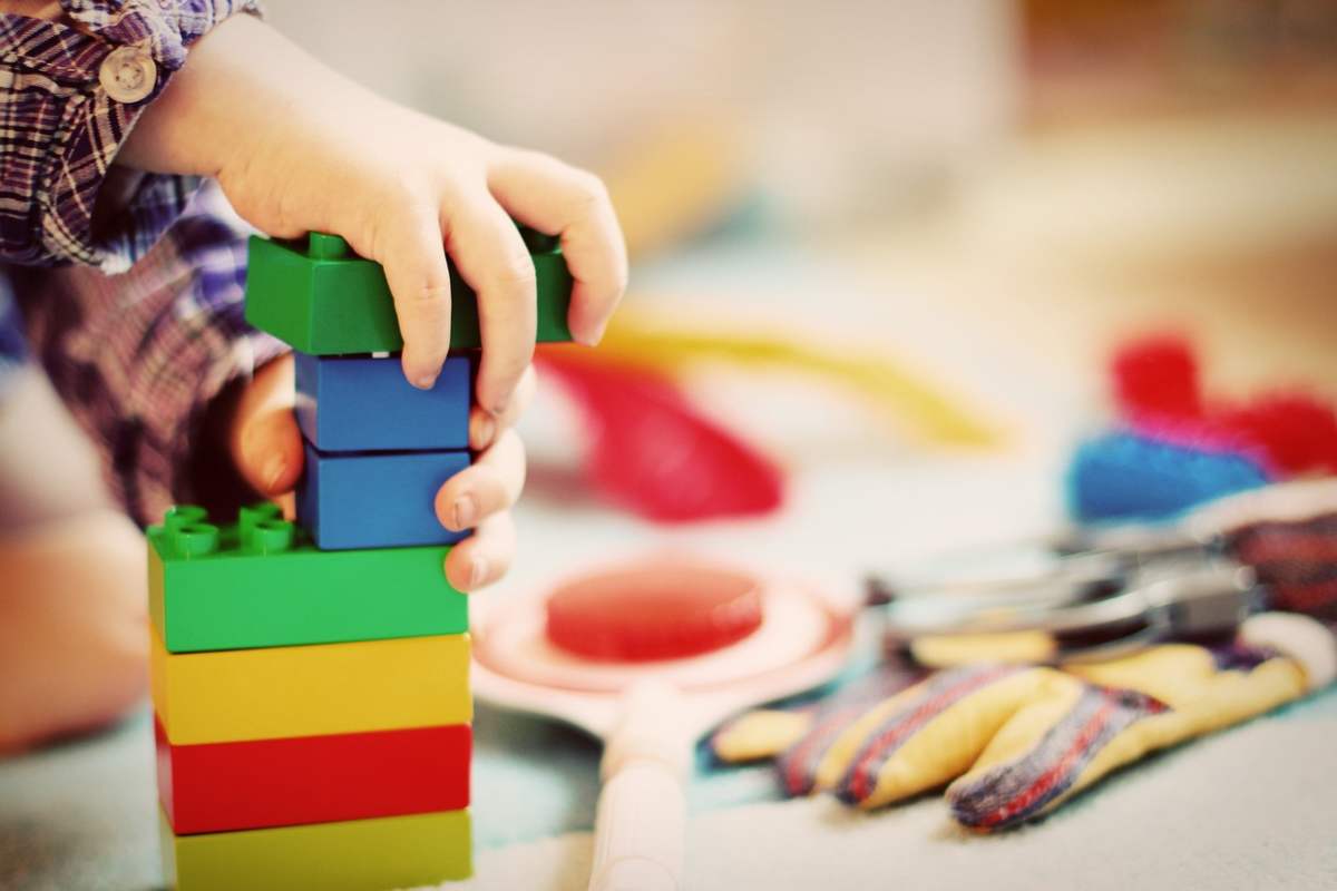 Ecco quando mandare i figli a scuola da soli