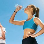 bere troppa acqua in poco tempo fa male