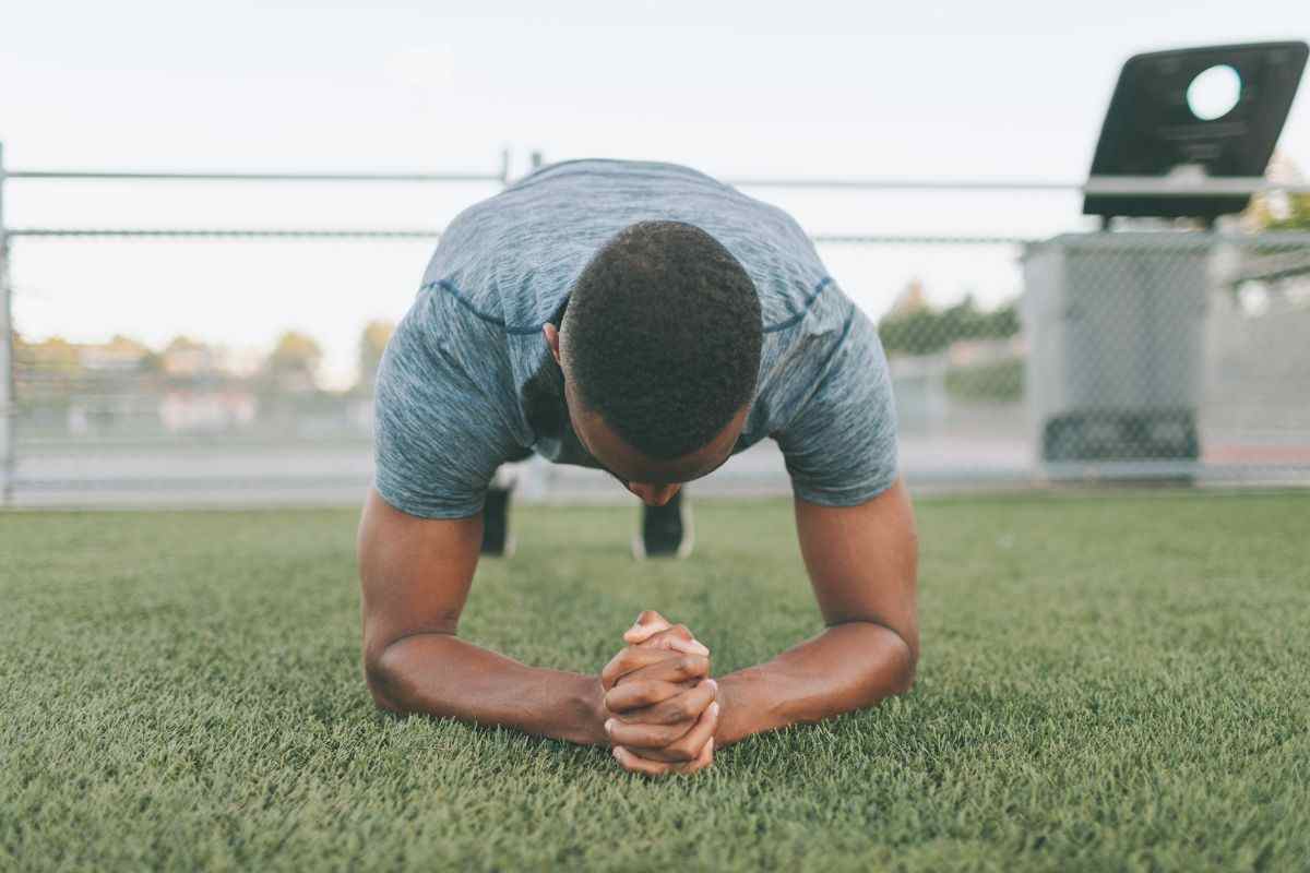 Nuovo tipo di plank per addominali scolpiti