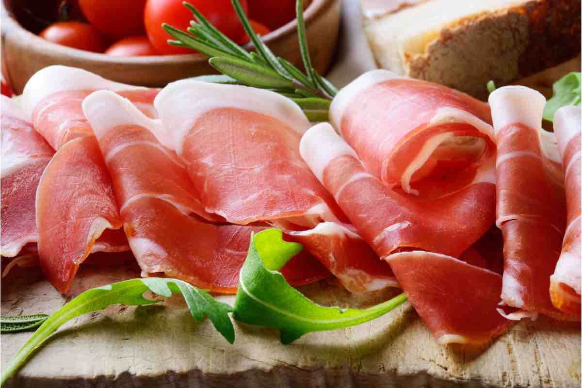 Prosciutto crudo in vaschetta