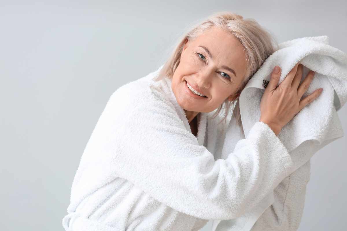 rimedio capelli secchi menopausa