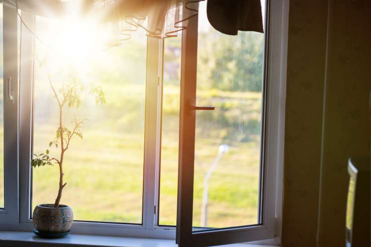 aprire le finestre la mattina