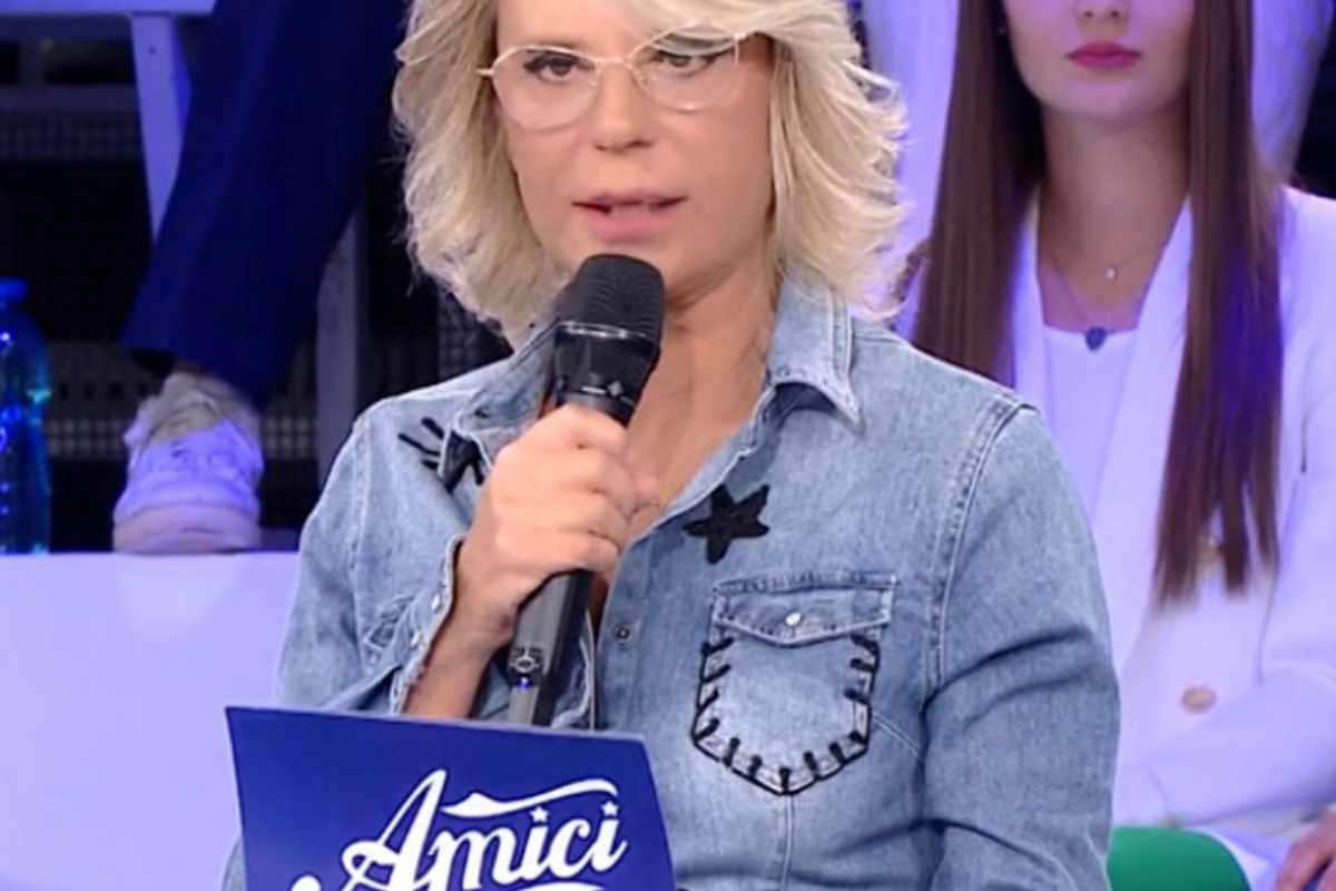 Amici, caos in studio tra due professori