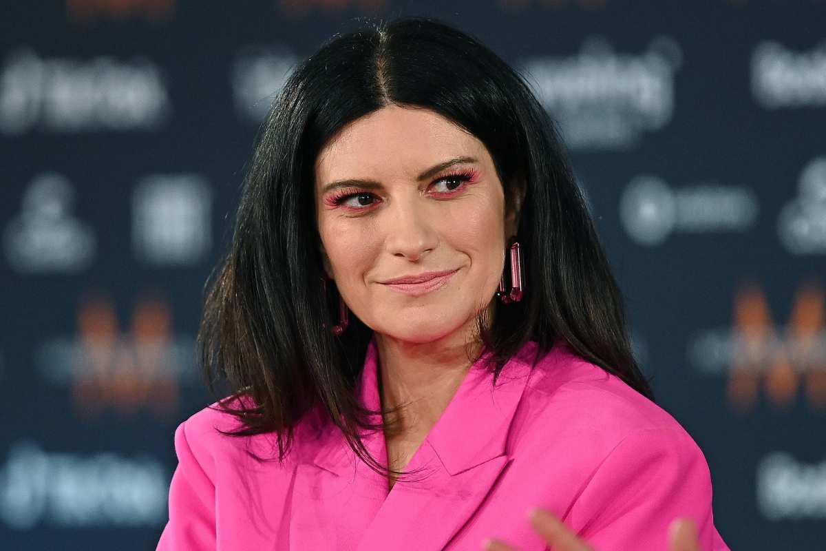 laura pausini senza veli social