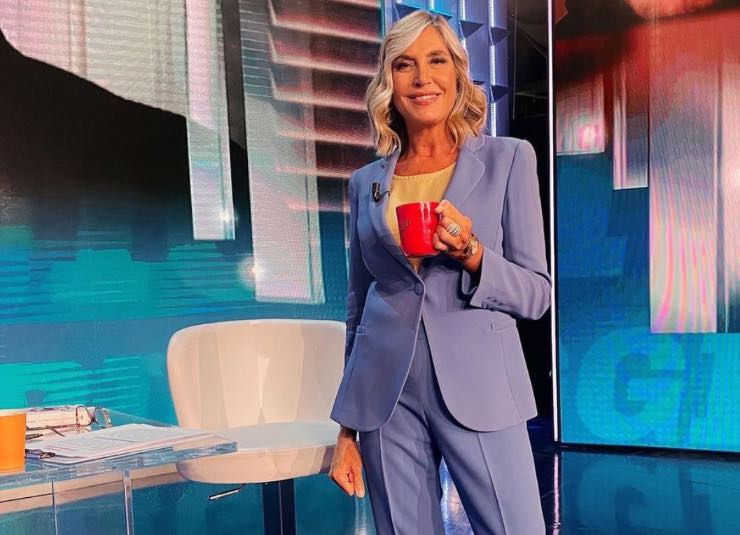 Come cambia il palinsesto Mediaset a dicembre? I programmi interrotti