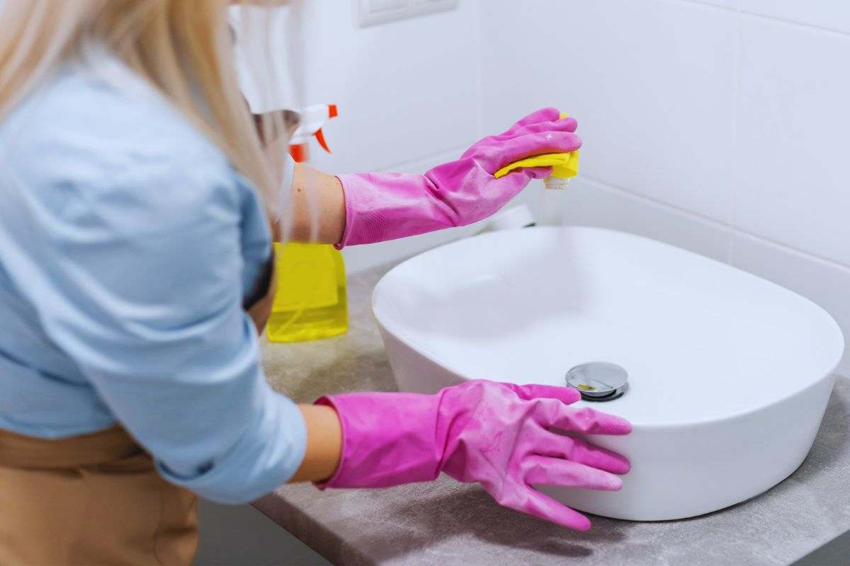 trucco evitare accumuli batteri in bagno