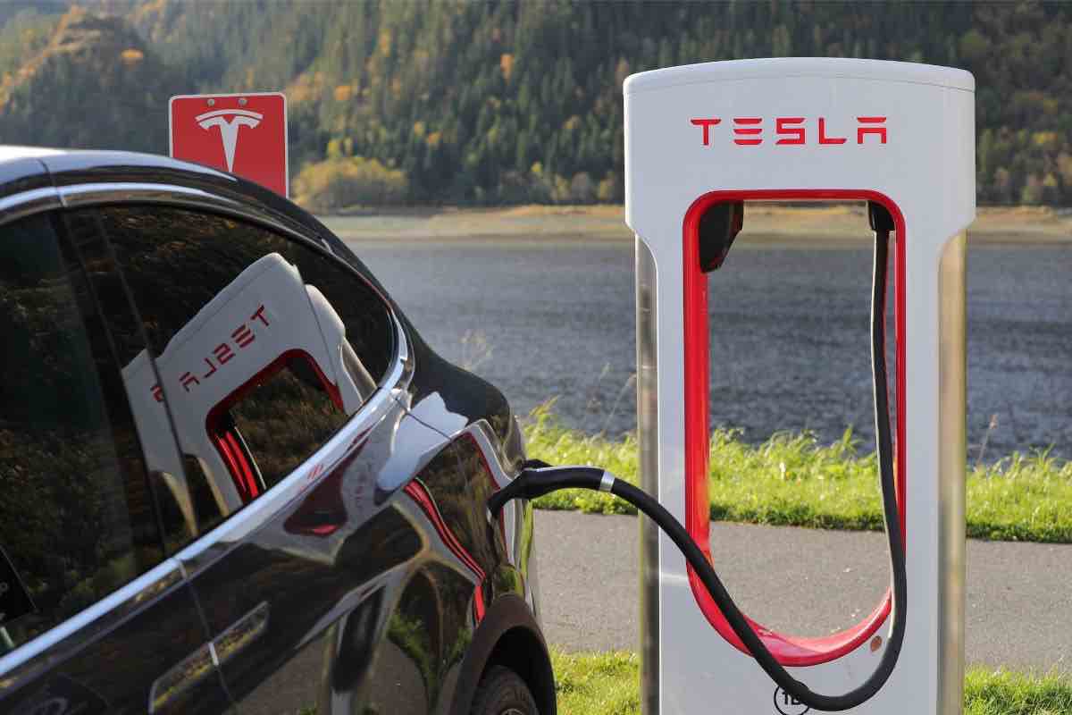 Tesla il modello a prezzo accessibile