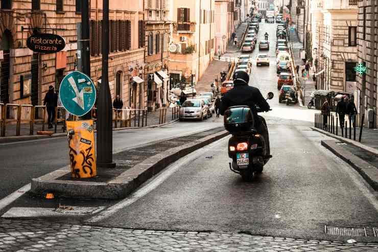 Nuove regole strade aumenta sicurezza cambia guida