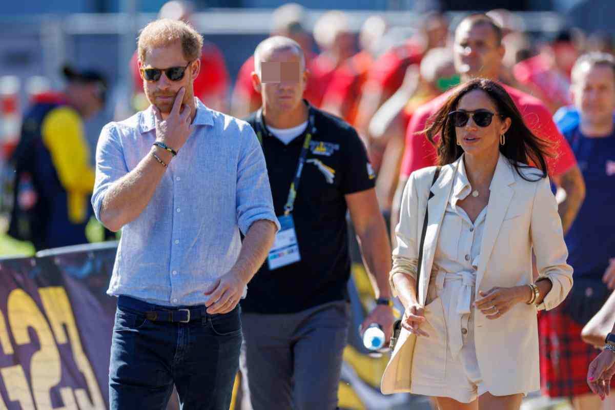 Harry e Meghan lontani