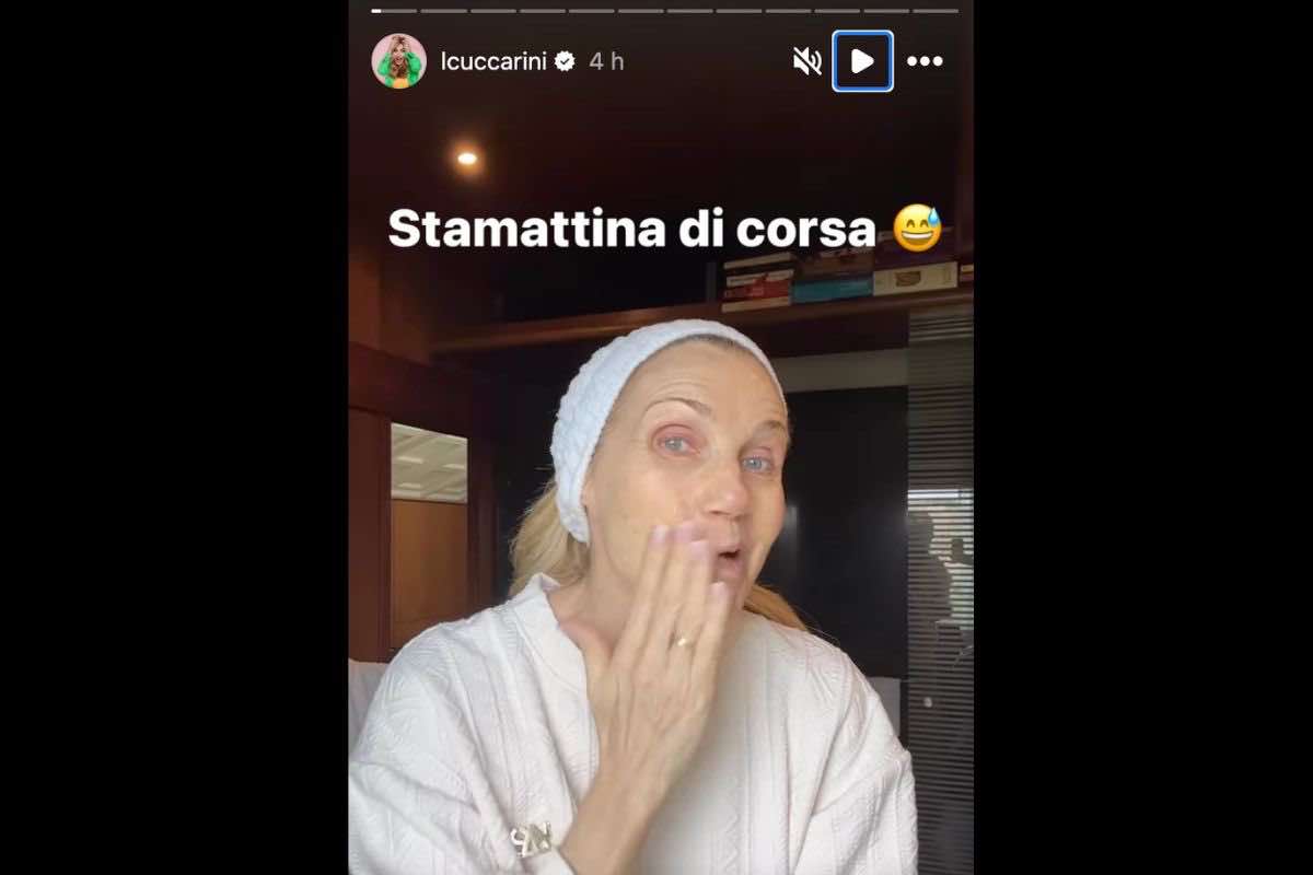 Lorella Cuccarini difficile da riconoscere senza trucco