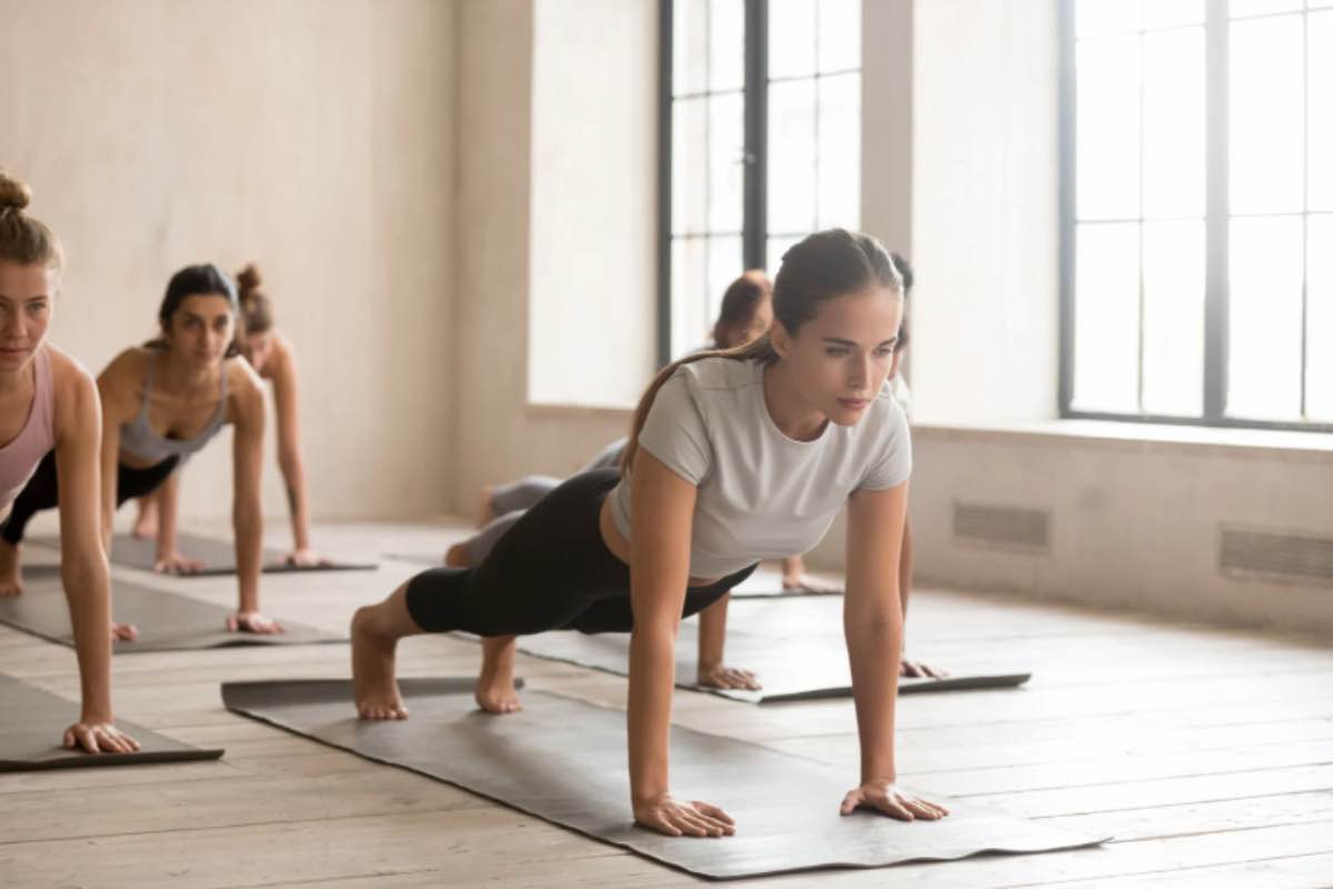 Vuoi perdere grasso addominale? La verità su yoga e pilates