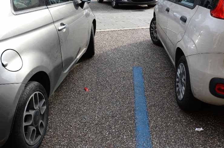 parcheggio strisce blu gratis