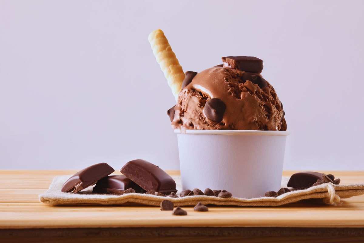 Coppetta di gelato al cioccolato
