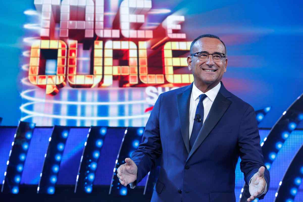 Carlo Conti che presenta Tale e Quale Show