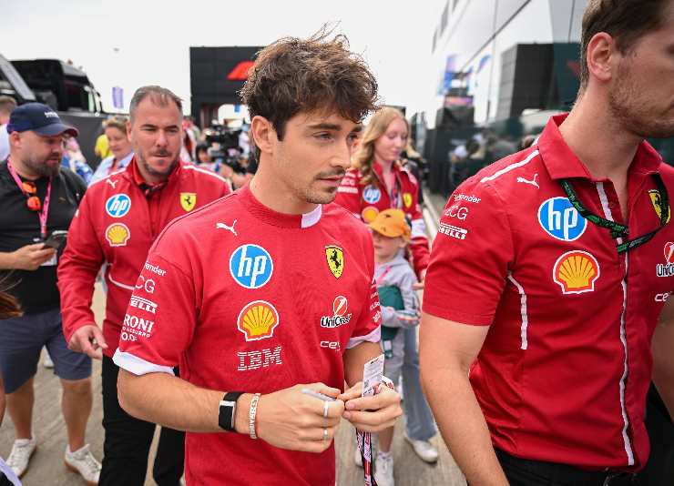 Leclerc entra nel box Ferrari