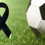 Pallone da calcio e fiocco da lutto