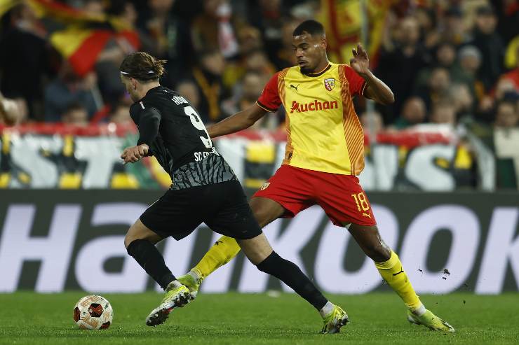 Andy Diouf in azione con la maglia del Lens