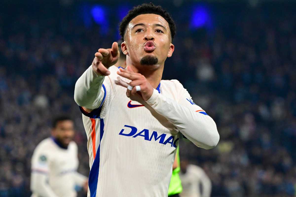 Sancho esulta dopo un gol