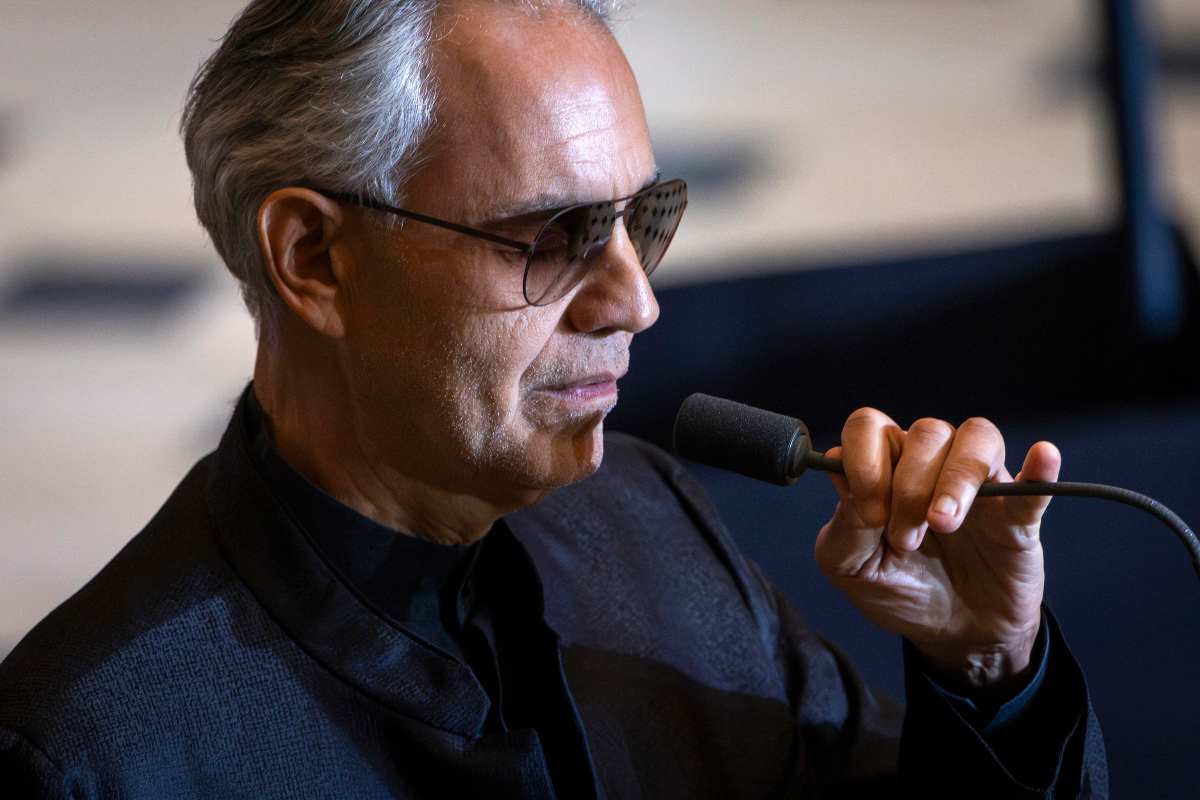 andrea bocelli canta