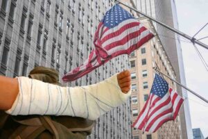 gamba rotta e bandiere usa