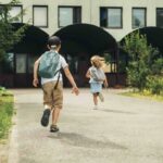 bambini che corrono