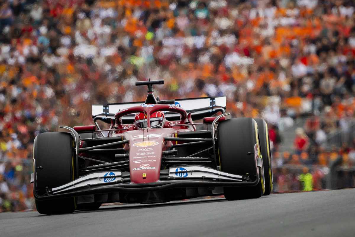 F1 Ferrari in pista durante un Gran Premio