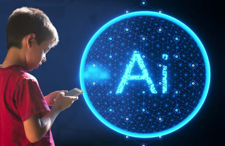 collage bambino osserva il cellulare e logo AI