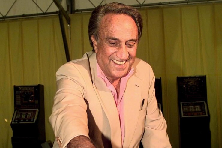 emilio fede sorridente